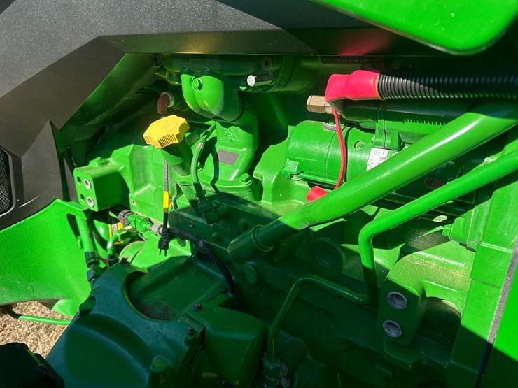 2021-john-deere-370-image-48