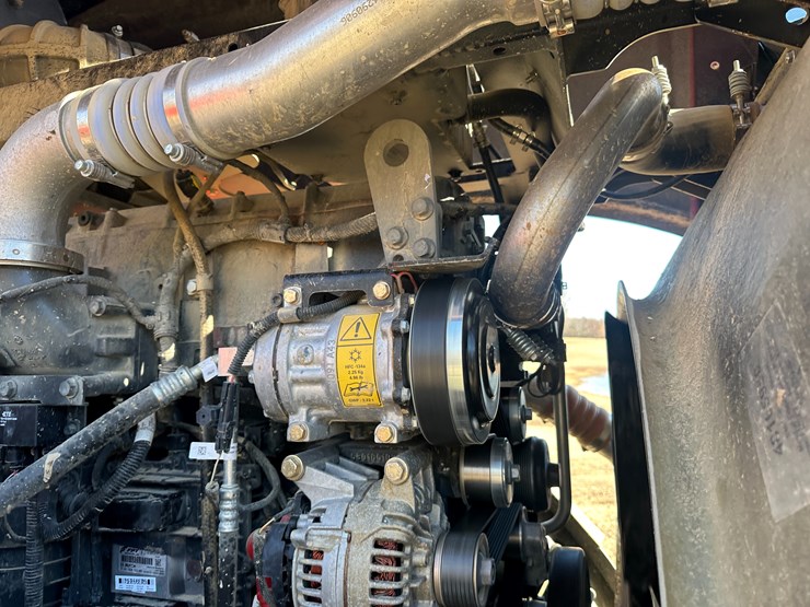 #35562-•-2023-case-470-track-tractor-image-86