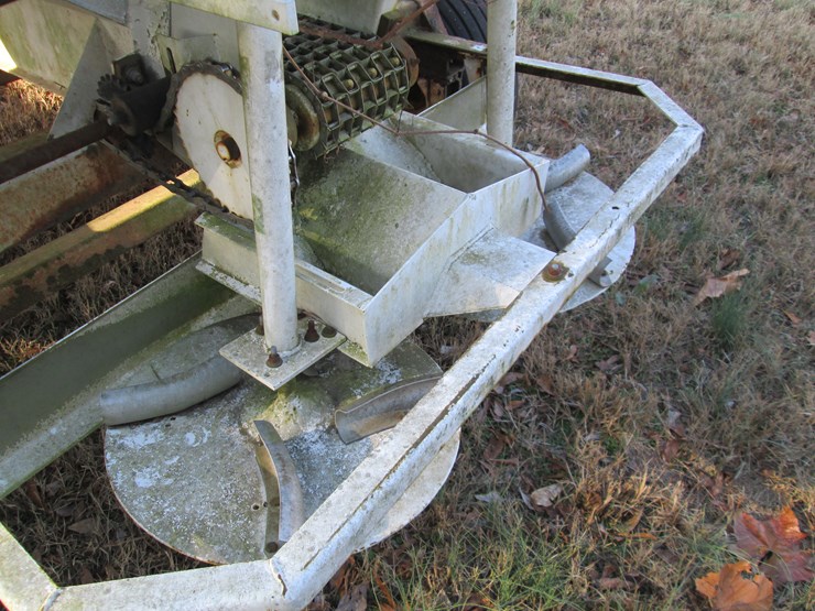 #35381-•-willmar-pull-type-spreader-17-image-11