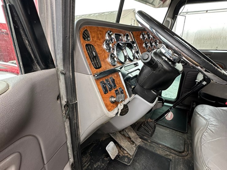 2007-peterbilt-379-image-22