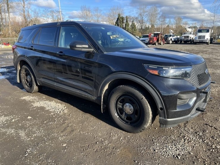 2020-ford-explorer-image-2