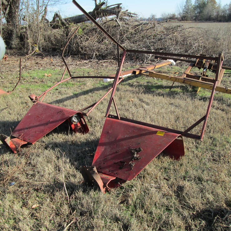 #35390 • International 560 Fenders