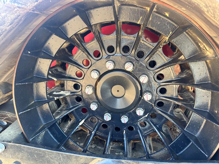 #35562-•-2023-case-470-track-tractor-image-35