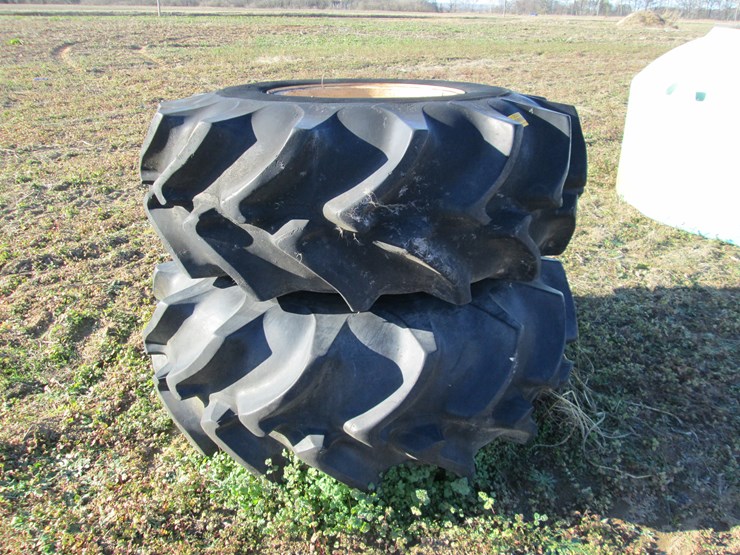 #35337-•-lot-of-(2)-bf-goodrich-23.1-26-tractor-tires-image-2