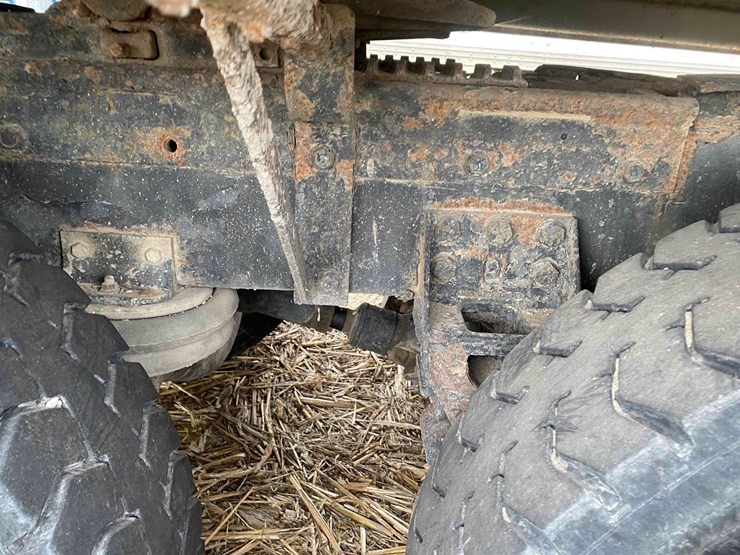 1987-freightliner-day-cab-semi-tractor-image-10