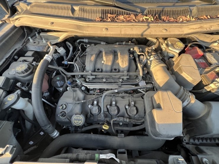 2017-ford-explorer-image-12