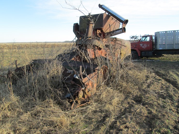 #35362-•-inop-mccormick-101-combine-image-1