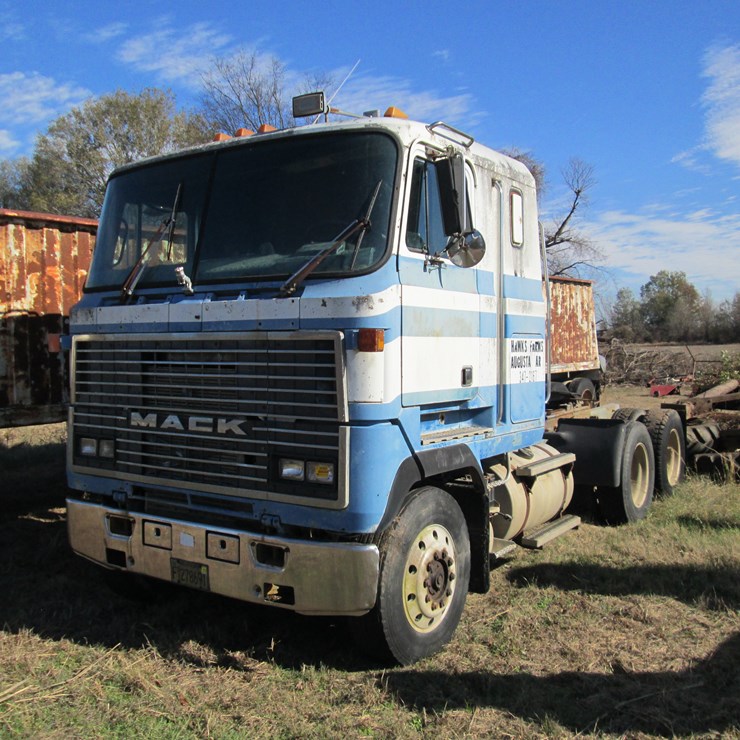 #35302 • 1985 Mack MH613 T/A Sleeper Truck Tractor 1M1AR07Y6FM006361
