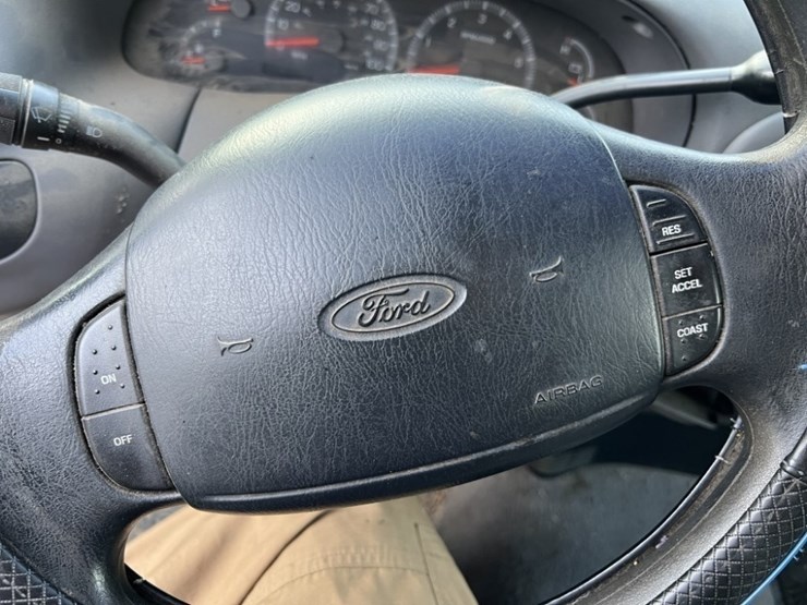 1999-ford-f150-xlt-image-32