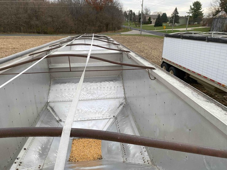 wilson-alum-41’-grain-trailer-image-37