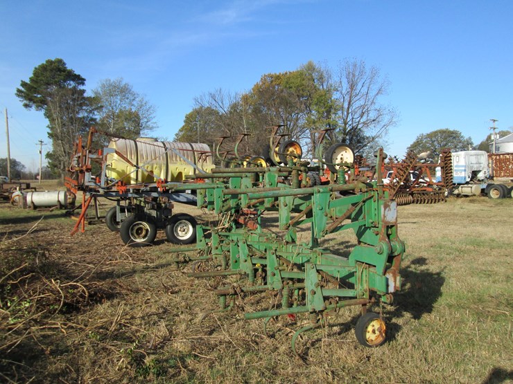 john-deere-8-image-3