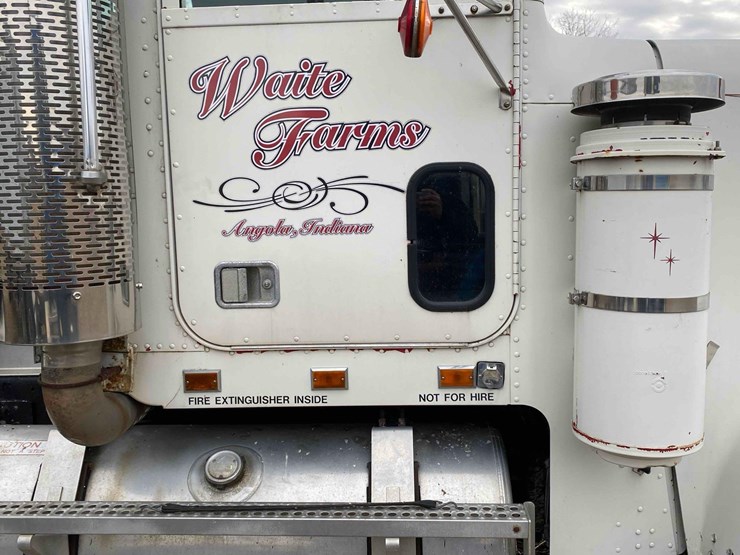 1987-freightliner-day-cab-semi-tractor-image-26