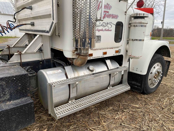 1987-freightliner-day-cab-semi-tractor-image-6