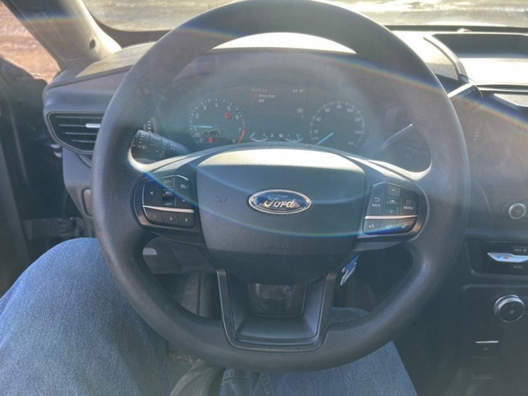 2020-ford-explorer-image-27