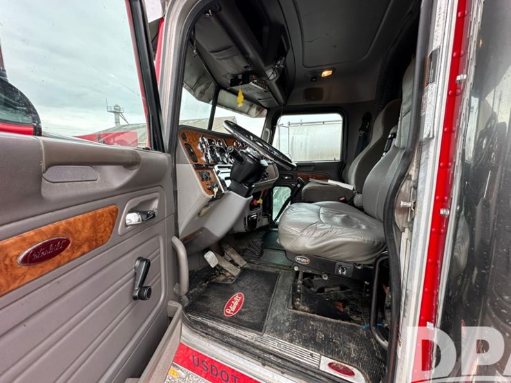 2007-peterbilt-379-image-26