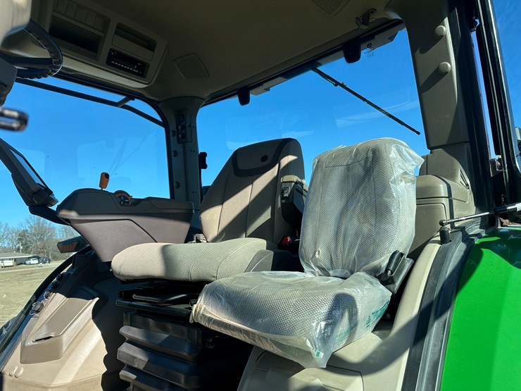 2021-john-deere-370-image-58