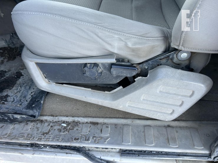 ford-f350-xlt-image-18