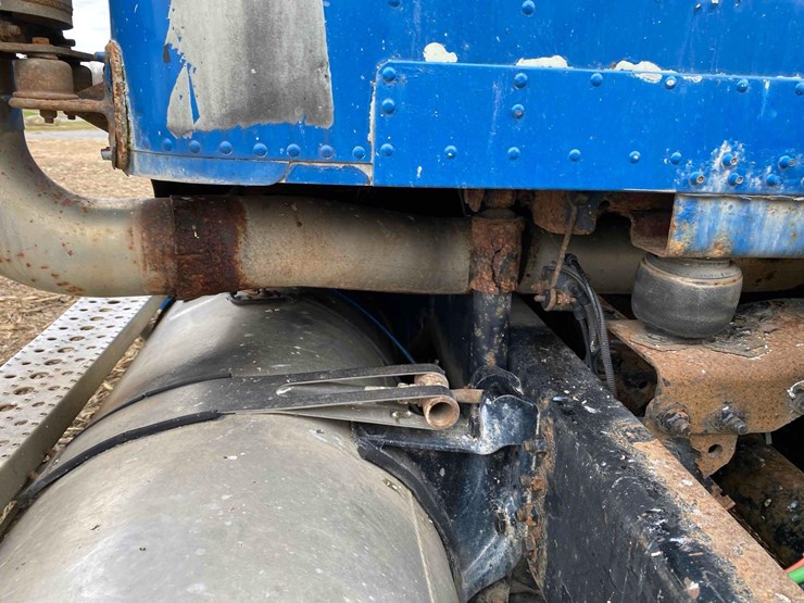 2007-freightliner-day-cab-semi-tractor-image-15