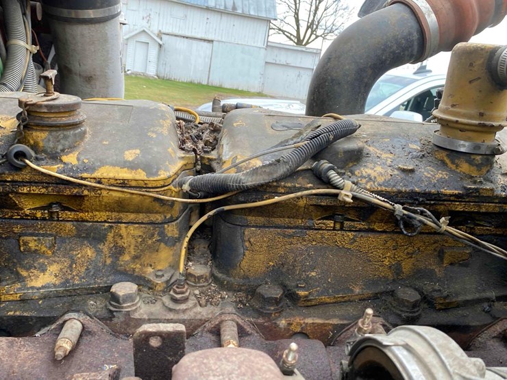 1987-freightliner-day-cab-semi-tractor-image-37