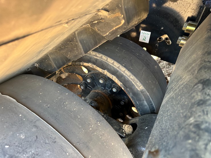 #35562-•-2023-case-470-track-tractor-image-19