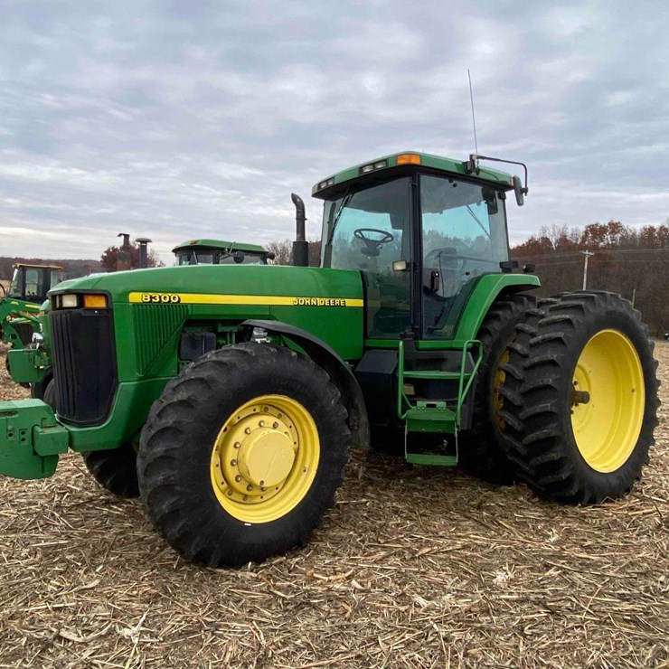 JOHN DEERE 8300