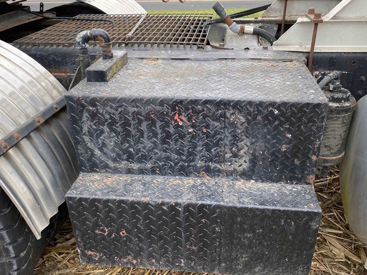 1987-freightliner-day-cab-semi-tractor-image-43