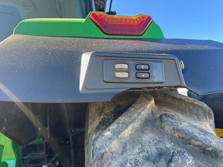 2021-john-deere-370-image-44
