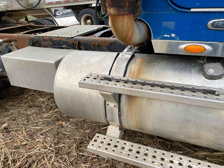 2007-freightliner-day-cab-semi-tractor-image-20