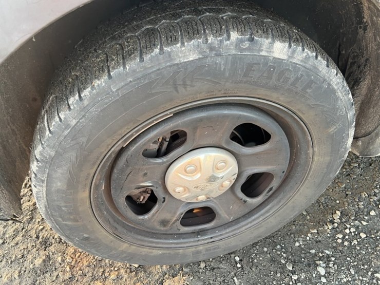 2015-ford-explorer-image-15