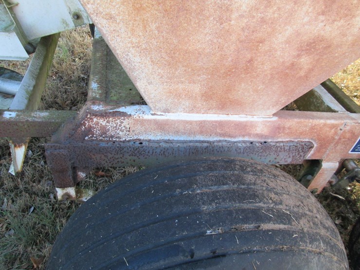 #35381-•-willmar-pull-type-spreader-17-image-15