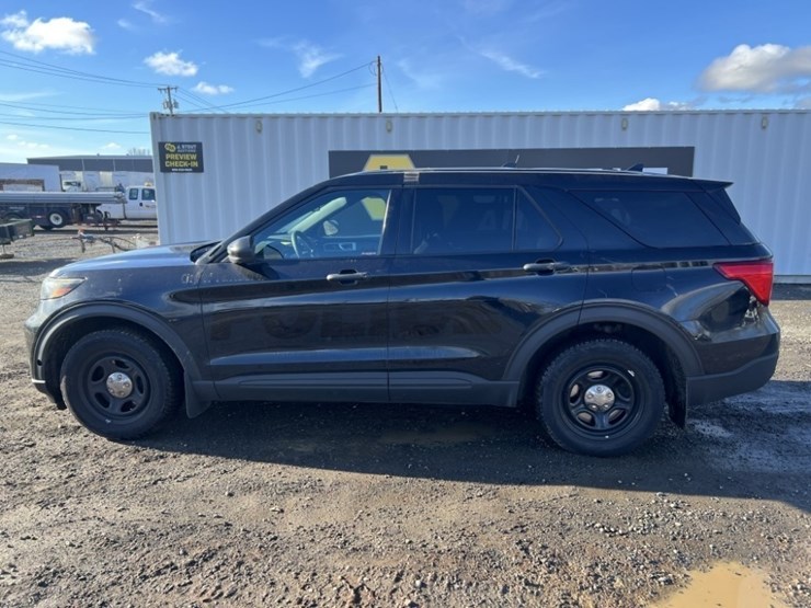 2020-ford-explorer-image-7