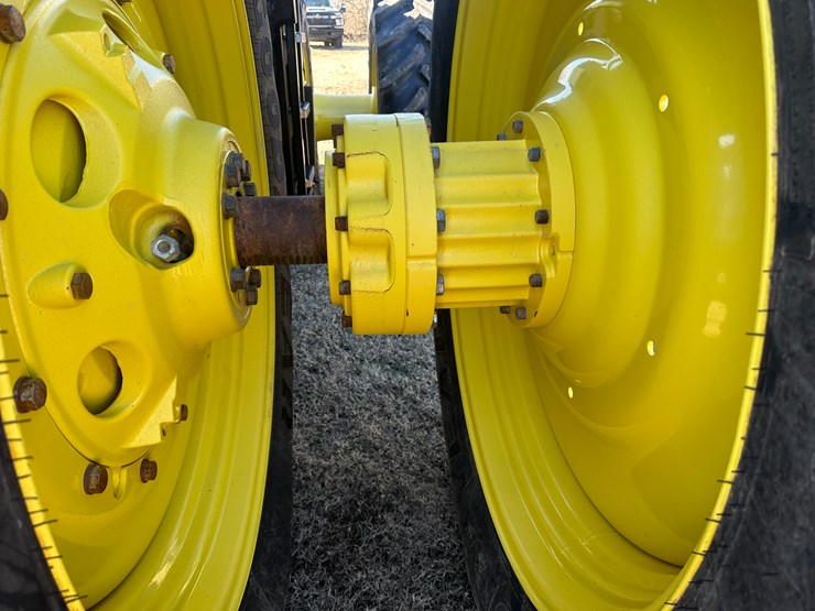 2021-john-deere-370-image-13