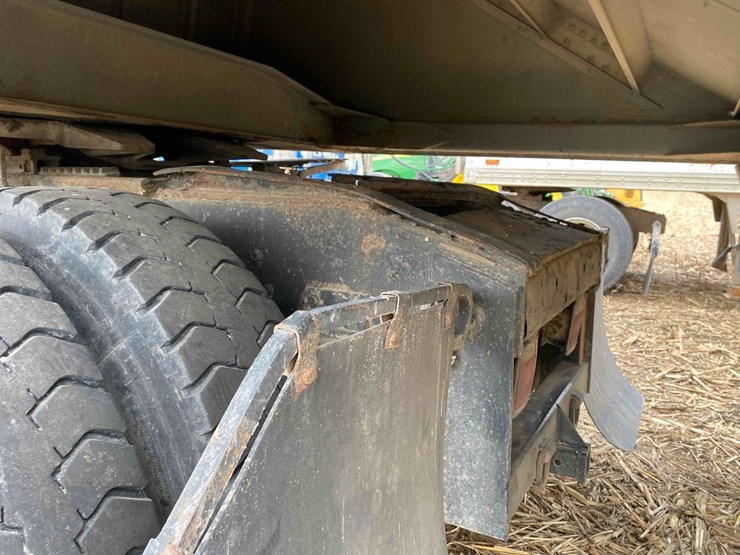 1987-freightliner-day-cab-semi-tractor-image-8