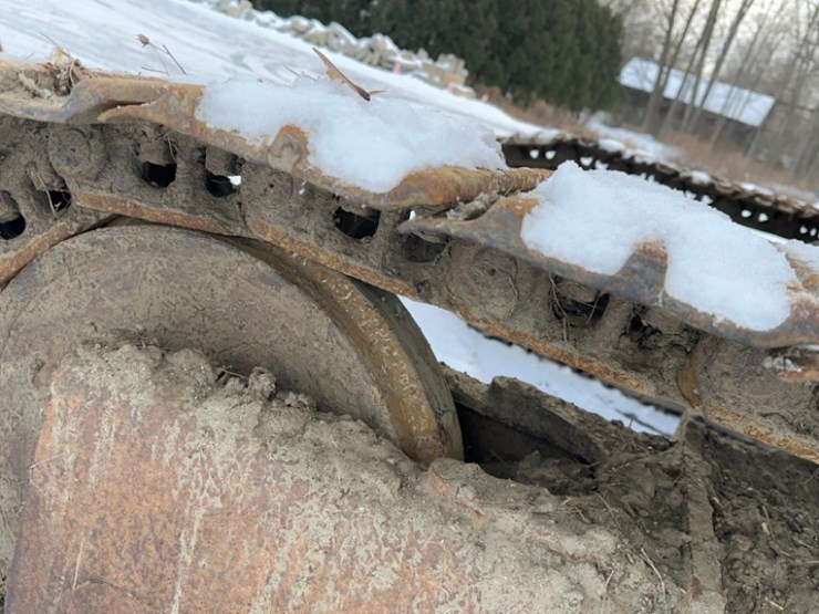 caterpillar-e120b-image-19