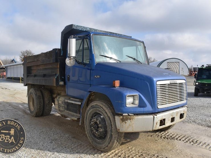 freightliner-fl70-image-9