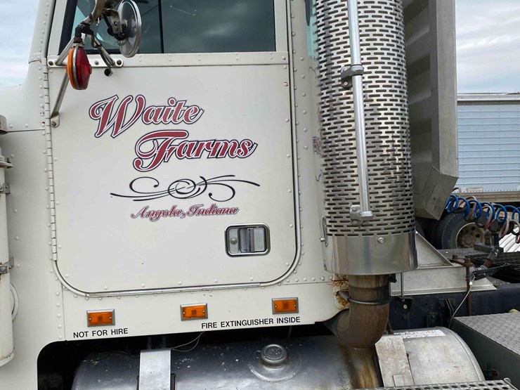 1987-freightliner-day-cab-semi-tractor-image-19