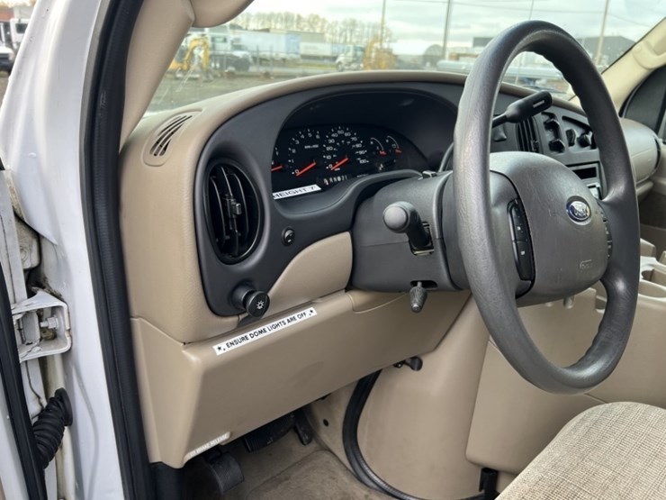 2004-ford-e350-xlt-sd-image-21