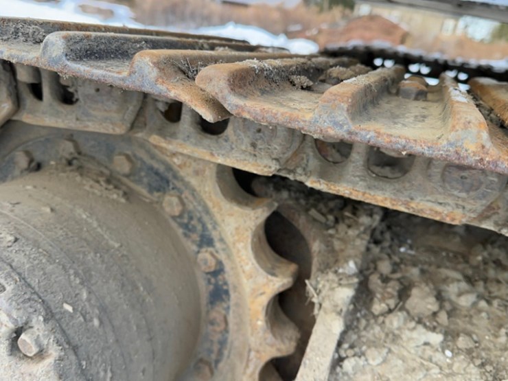 caterpillar-e120b-image-22