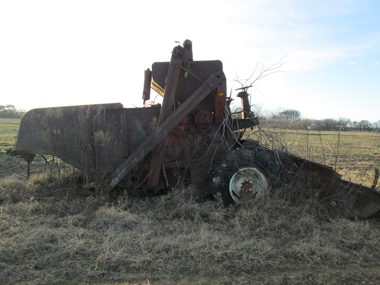 #35362-•-inop-mccormick-101-combine-image-2