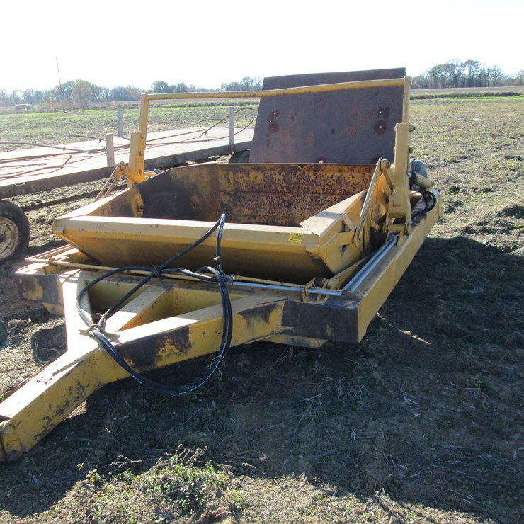 #35324 • Midland M64 Pull Type Dirt Pan 276