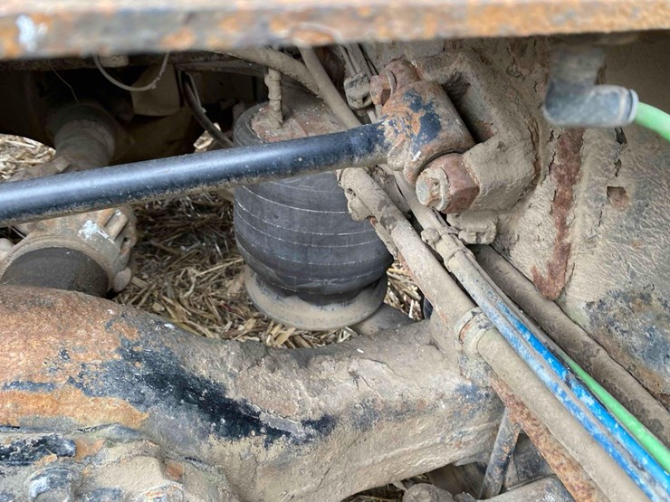 2007-freightliner-day-cab-semi-tractor-image-31