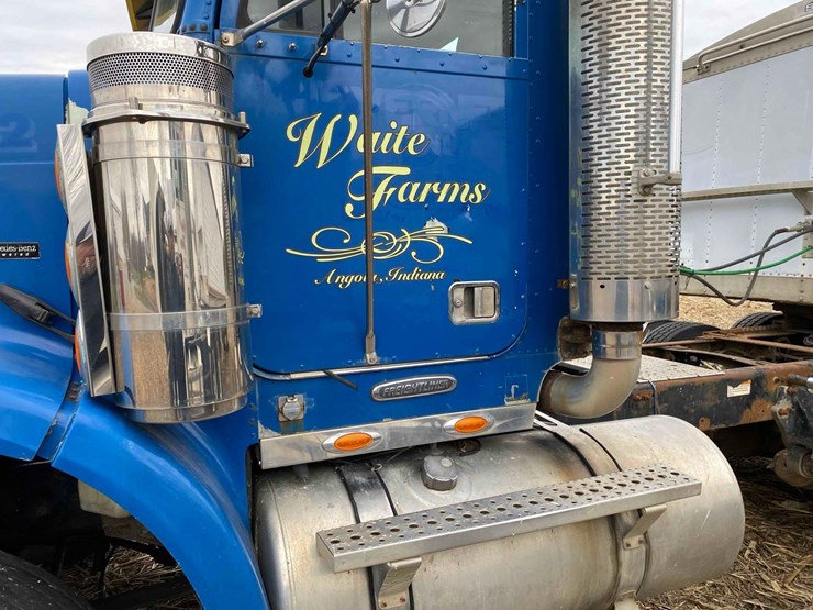 2007-freightliner-day-cab-semi-tractor-image-10