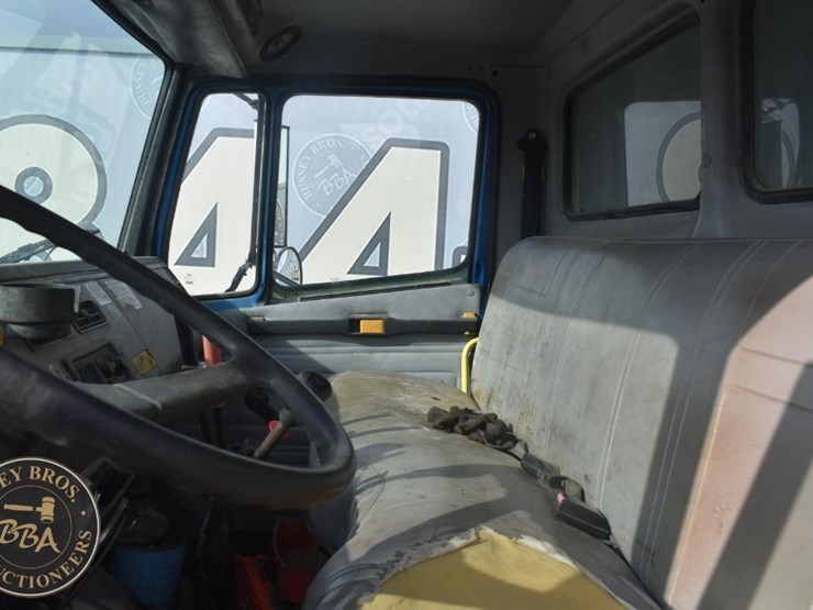 freightliner-fl70-image-23