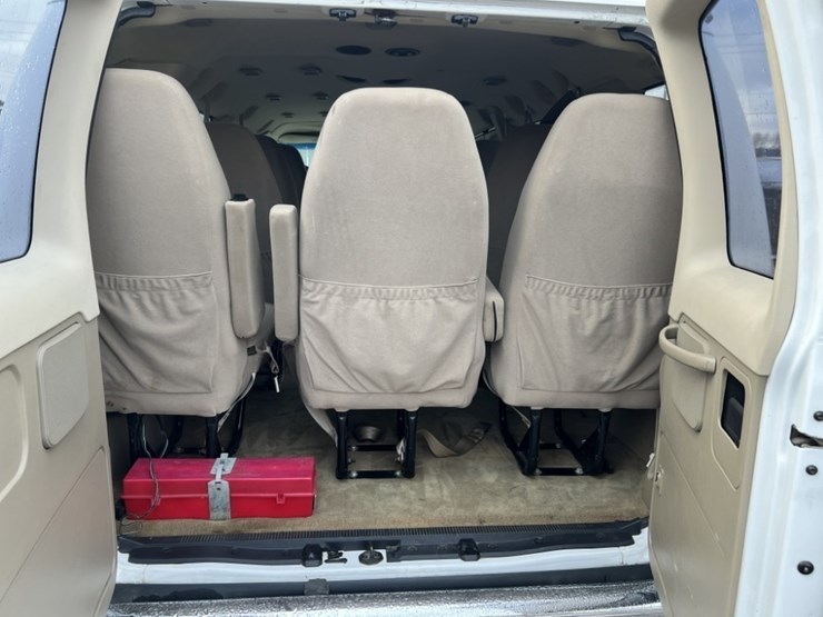 2004-ford-e350-xlt-sd-image-13
