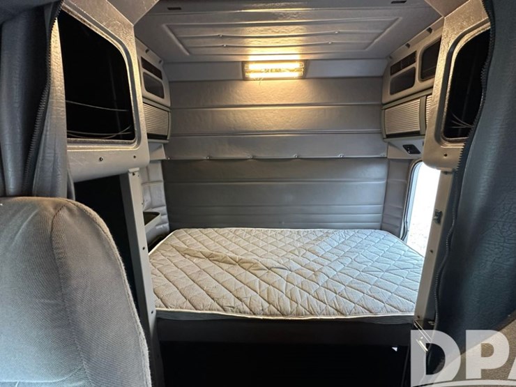 2007-peterbilt-379-image-21