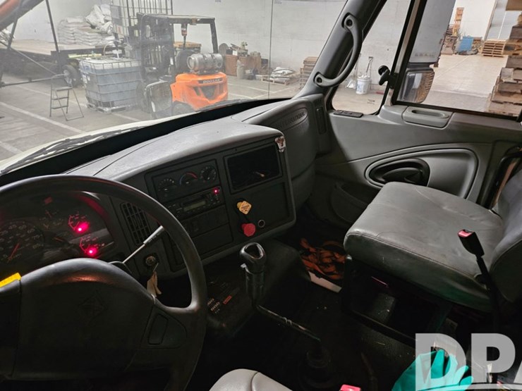 2005-international-8600-image-7