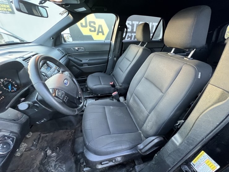 2017-ford-explorer-image-22