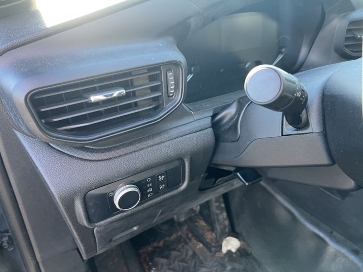 2020-ford-explorer-image-24