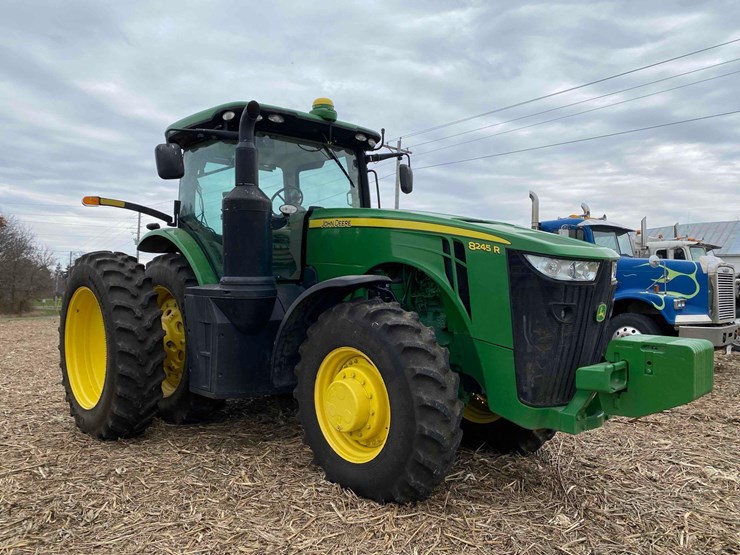 john-deere-8245r-image-3