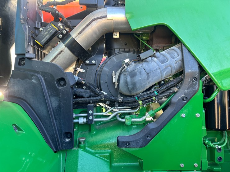 2021-john-deere-370-image-56